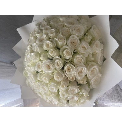 Фото отзыв: Заказывал букет из 101 розы!Цветы отличные!Жене очень понравились!Стоят уже почти неделю и до сих пор свежие!Магазин рекомендую!