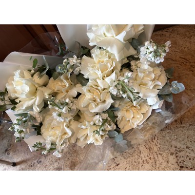 Фото отзыв: Дочка заказала букет у вас . <br />
Сегодня доставили , цветы фантастические ! <br />
Спасибо . 