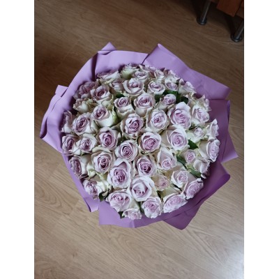 Фото отзыв: Первый раз заказывала, всё супер, отправили фото готового букета, курьер позже связался со мной. Именинница была довольна. Будем ещё у вас заказывать, спасибо))) 