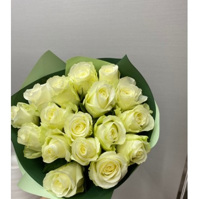 Фото отзыв: Заказывала цветы в данном интернет-магазине с доставкой (кстати, огромное спасибо замечательному курьеру Сергею Ивановичу). Очень благодарна сотрудникам магазина за оперативность и профессионализм. Все сделано в кратчайшие сроки. Цветы свежие. Букет был сформирован замечательный. Впечатления только положительные. Рекомендую всем данный магазин.