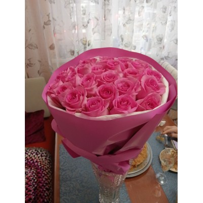 Фото отзыв: Постоянно заказываю букеты,цветы всегда свежие и стоят долго.Упаковка соответствует.Доставка вовремя,спасибо коллективу!