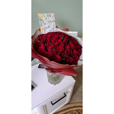 Фото отзыв: Букет прекрасный,  доставка чёткая- все вовремя) спасибо, вы-лучшие!