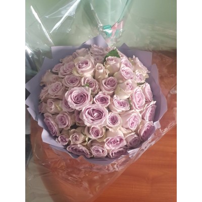 Фото отзыв: Все понравилось, цветы привезли даже раньше назначенного времени, вежливые сотрудники и очень красивые цветы! Рекомендую! Будем заказывать здесь!