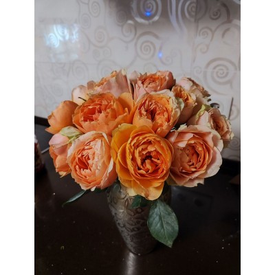 Фото отзыв: Букетом именинница была довольна, сами розы, их цвет и состояние понравилось. Спасибо!