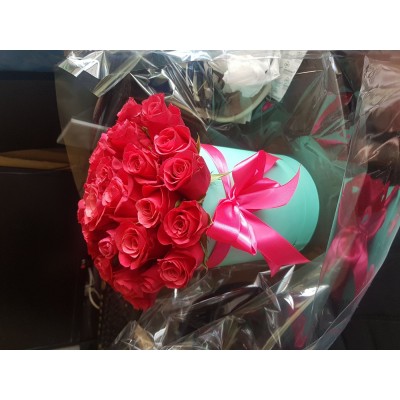 Фото отзыв: Розы очень красивые и пахнут просто чудесно! Доставили к нужному времени!