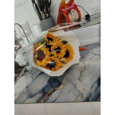 Был заказан через доставку букет из подсолнухов с колосками. Доставка в срок, прекрасная обратная связь по заказу на всех этапах.<br />
Букет прекрасен! Фото отзыв: Был заказан через доставку букет из подсолнухов с колосками. Доставка в срок, прекрасная обратная связь по заказу на всех этапах.<br />
Букет прекрасен!