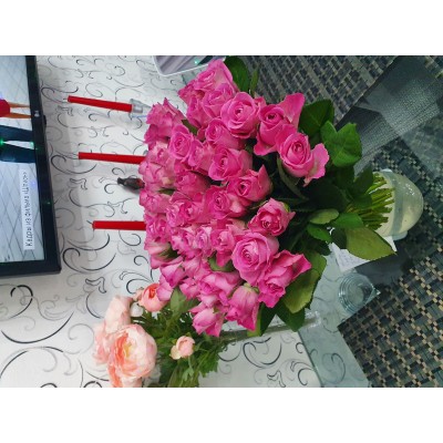 Фото отзыв: Заказываю не первый раз в этом магазине на сайте. Цены доступные. Скидки по промокоду, плюс скидки по баллам полученным за прошлые заказы. Доставка во время, цветы соответствуют фото на сайте (всегда перед отправкой присылали фото!). Девушки флористы молодцы! Буду и дальше заказывать на этом сайте!!!<br />
