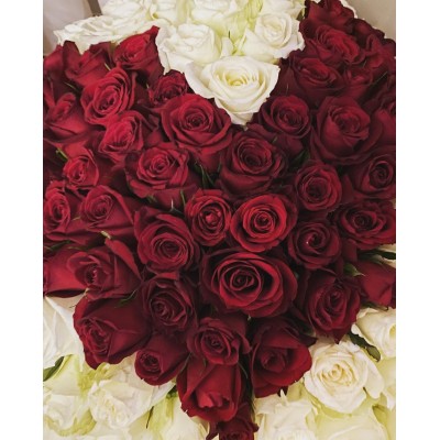 Фото отзыв: Букет мне подарил муж на 5 лет со свадьбы! Я в восторге! Розы все свежие, хорошо стоят! Мы очень довольны! Большое спасибо!