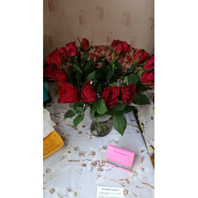 Фото отзыв: Отличный магазин, только здесь и покупаем всей семьёй. Команда слаженная, вежливое обслуживание, все точно и в срок и цветы всегда свежие.