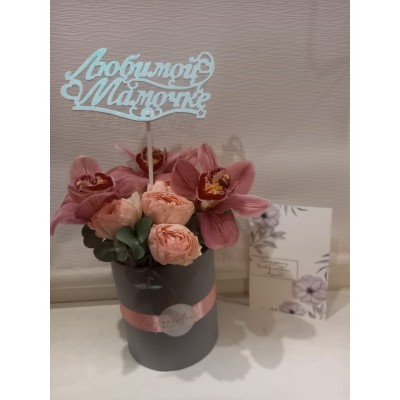 Фото отзыв: Огромное СПАСИБО команде ROZA4U!!! <br />
Удобство заказа из великолепного выбора букетов и дополнительных подарков к цветам! Оперативность ответов на все вопросы, отслеживание на всех этапах! <br />
Если нужна доставка букетов, то теперь только  ROZA4U! Спасибо!!! 