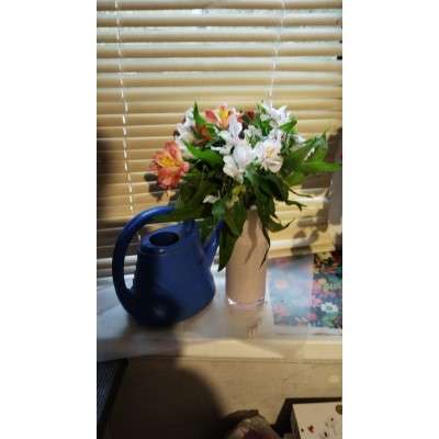 Фото отзыв: Я бы не поверила, если б не видела это собственными глазами.,но. Цветы стоят как новенькие с 19 сентября, сегодня 11 октября ,это просто обалдеть,спасибо).