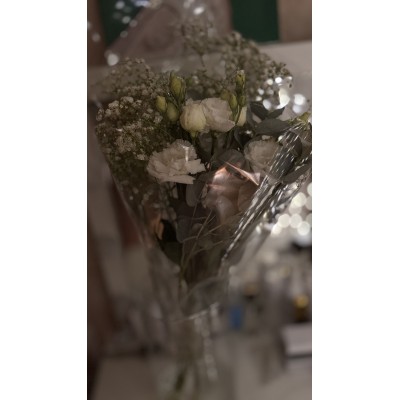 Фото отзыв: Ребята умнички, сработано все четко, привезли  в водичке, ровно в назначенное время, цветы хорошие, я довольна. Команде 5+ Браво!!!