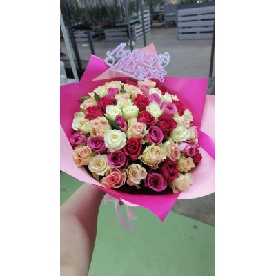 Фото отзыв: Очень быстро собрали изумительный букет и через час цветы уже были доставлены имениннику. Огромное спасибо за такую красоту и оперативность!