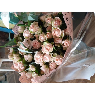 Фото отзыв: Оперативно оформили заказ и доставили. Букетик просто класс