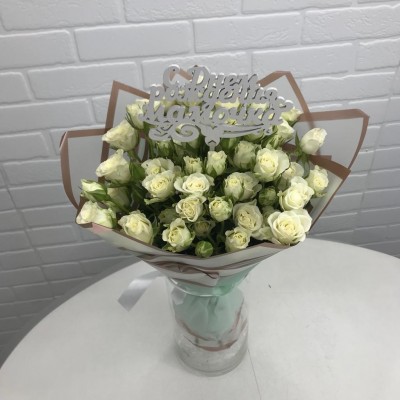 Фото отзыв: Все отлично,после сборки прислали фото!!!собрали красивейший букет,доставка по времени,все четко,спасибо большое!!!