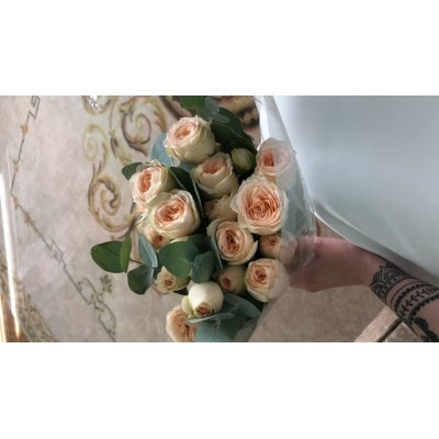 Фото отзыв: Заказывала букет невесты! Доставка была своевременна! Цветы свежие, все аккуратно! Менеджеры всегда на связи, без проблем проконсультировали по доставке! <br />
Если заказывать цветы, то только здесь!<br />
