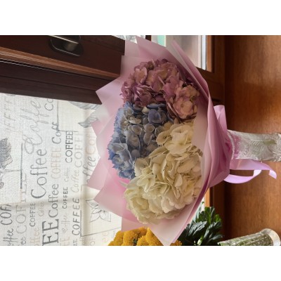 Фото отзыв: Замечательный букет! Привезли точно в оговоренное время))  много лет пользуюсь услугами  данной компании, рекомендую! 