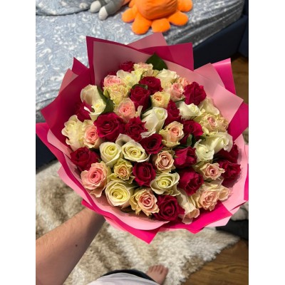 Фото отзыв: Я очень довольна сервисом компании ! Все мои пожелания были учтены и выполнены наилучшим образом!<br />
Цветы свежие, очень ароматные.