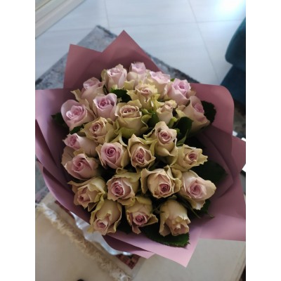 Фото отзыв: Спасибо вам за работу! Заказываю у вас второй раз, цены разумные, доставка точная, цветы свежие! Так держать! 