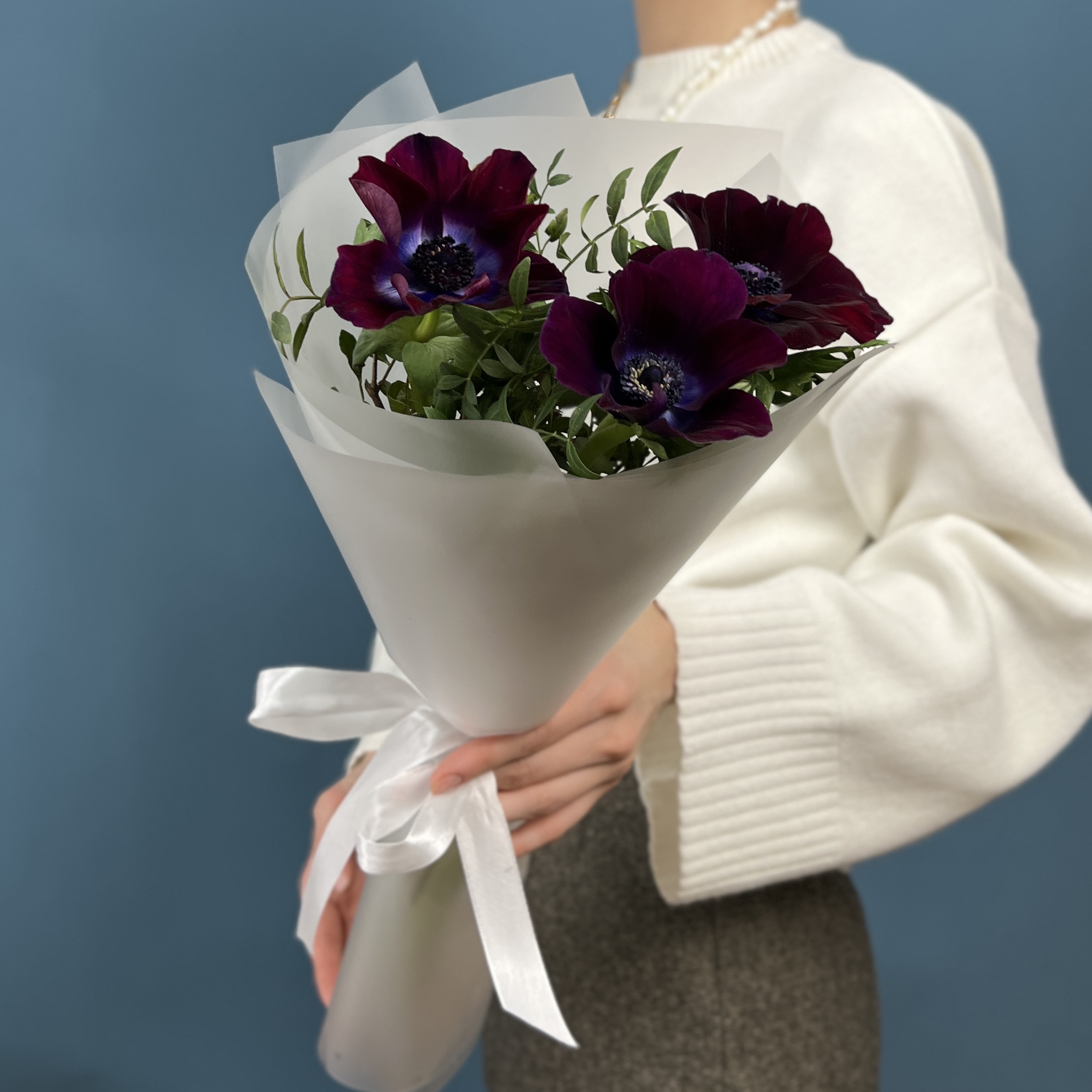 3 фиолетовых анемона