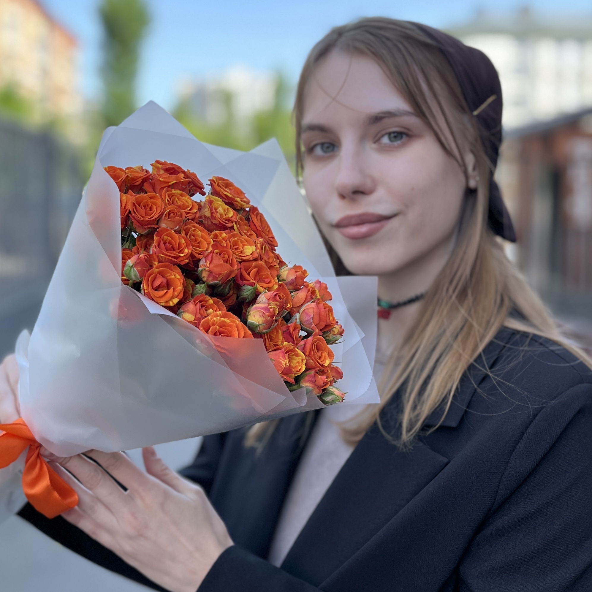 15 огненных кустовых роз Смэшинг 40 см