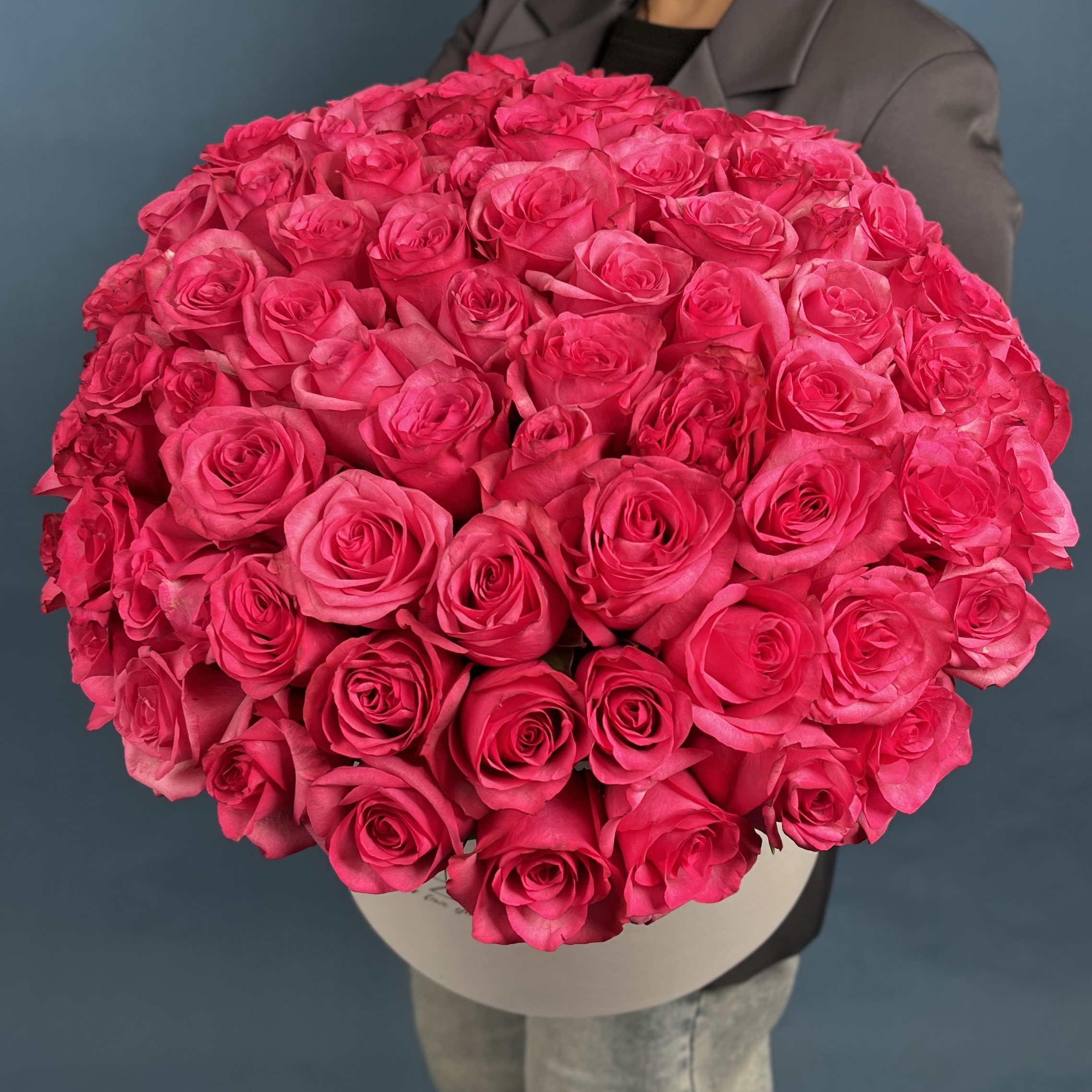 101 малиновая роза Палома Роял в коробке