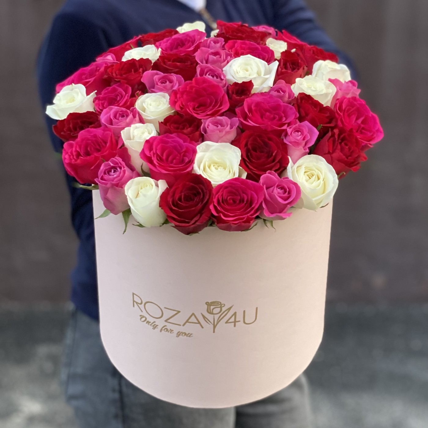 51 роза бело-розовый микс коробке