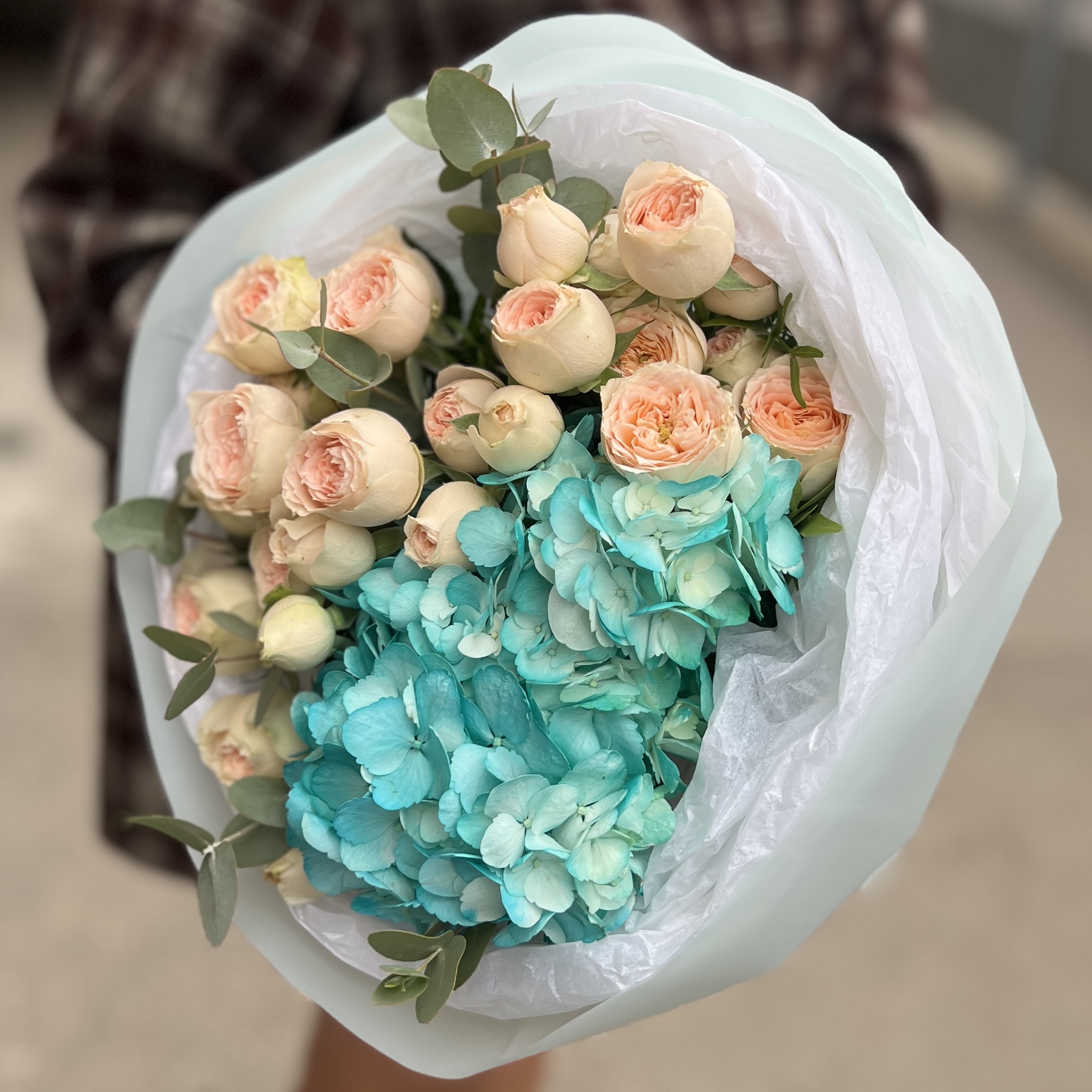 Гортензия с кустовой розой на день рождение подруги