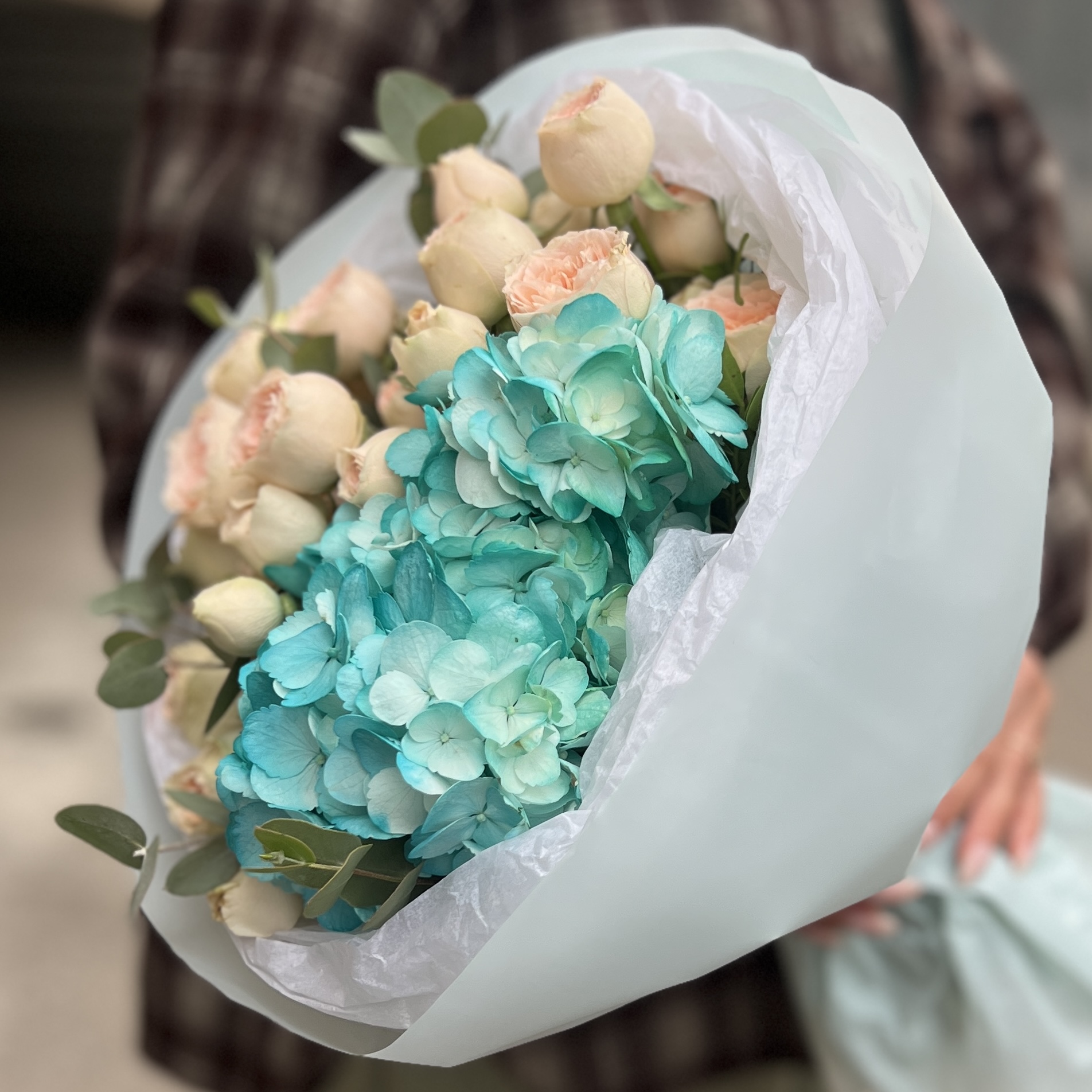 Гортензия с кустовой розой на день рождение подруги