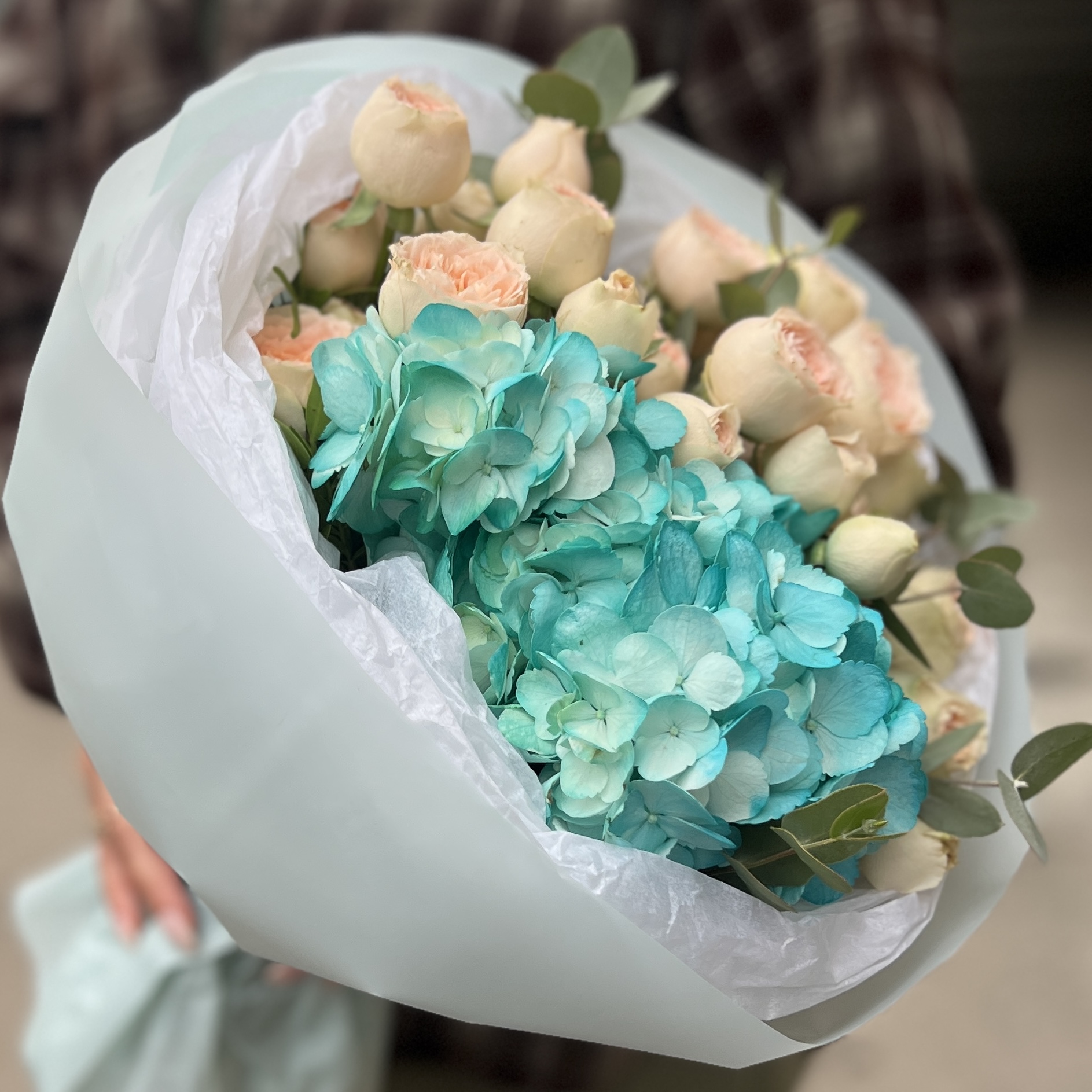 Гортензия с кустовой розой на день рождение подруги