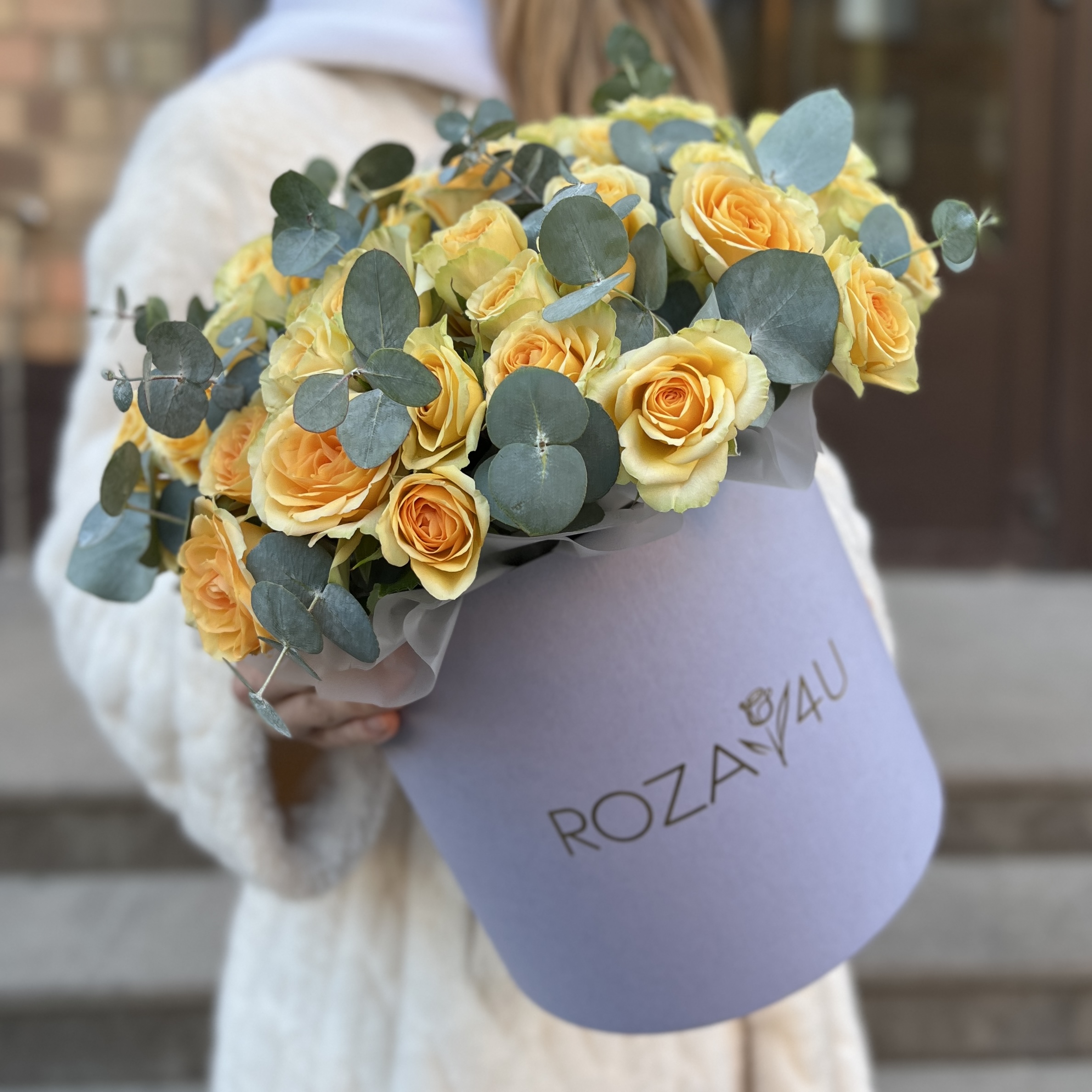 15 пионовидных роз Бандолера в коробке