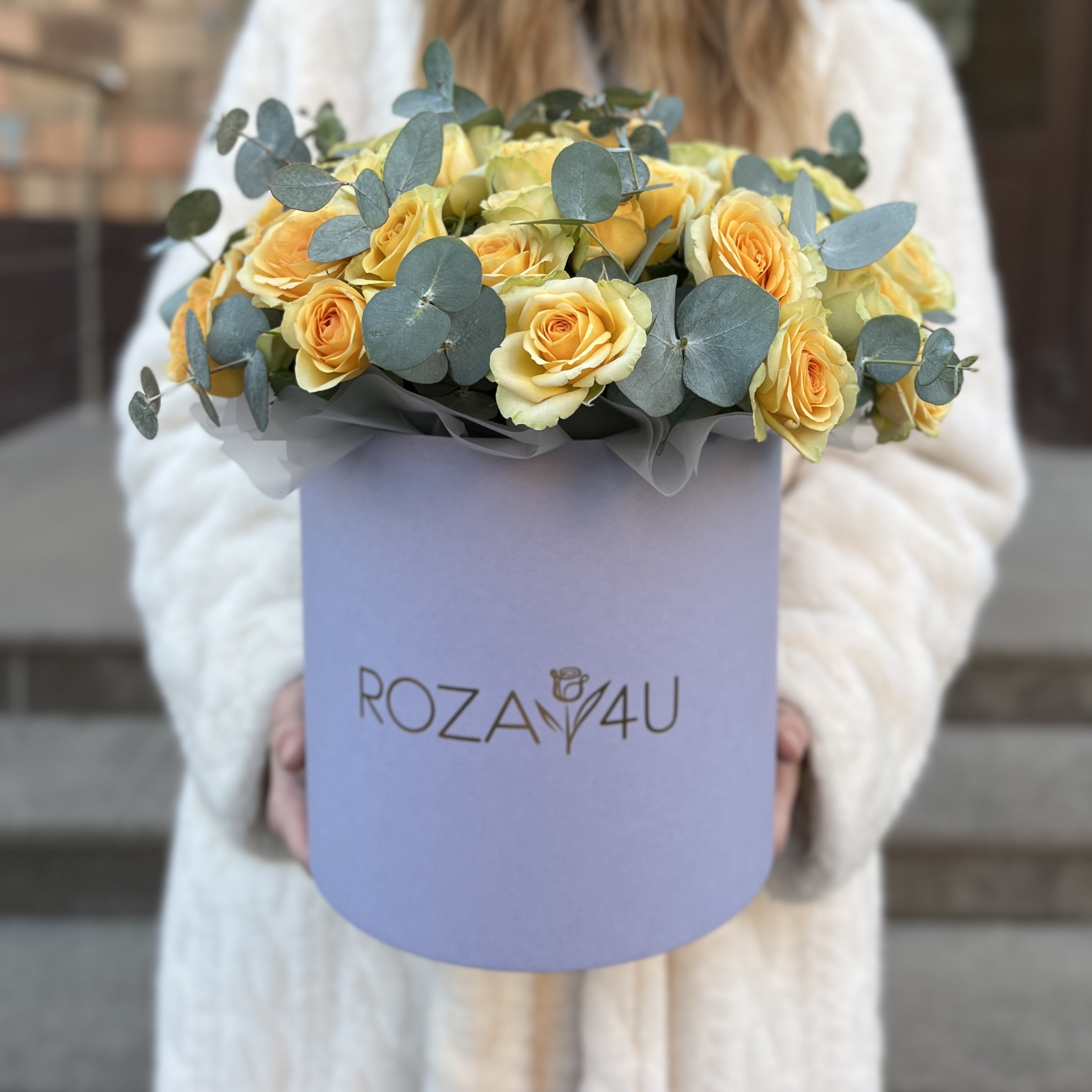 15 пионовидных роз Бандолера в коробке