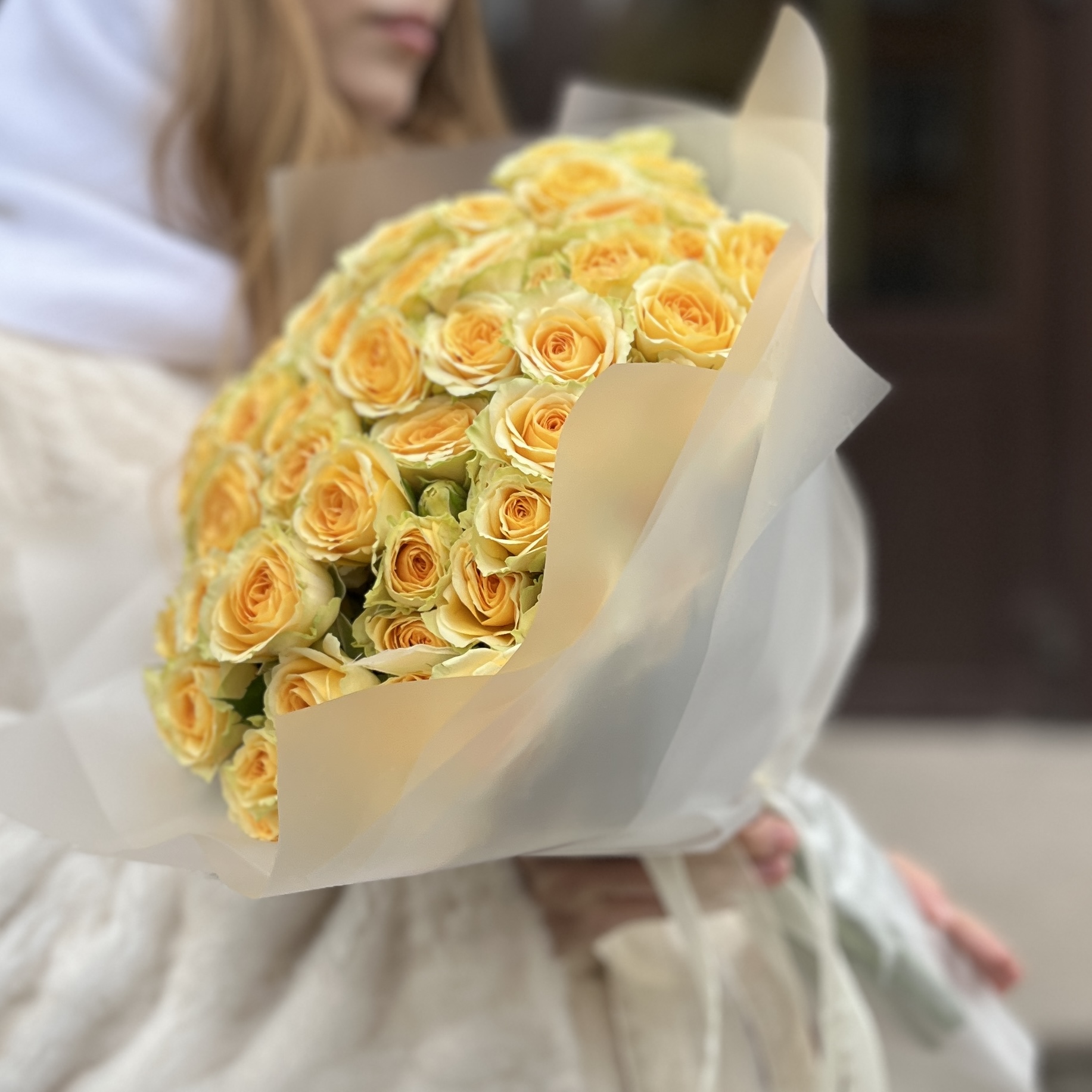 25 желтых кустовых пионовидных роз Бандолера