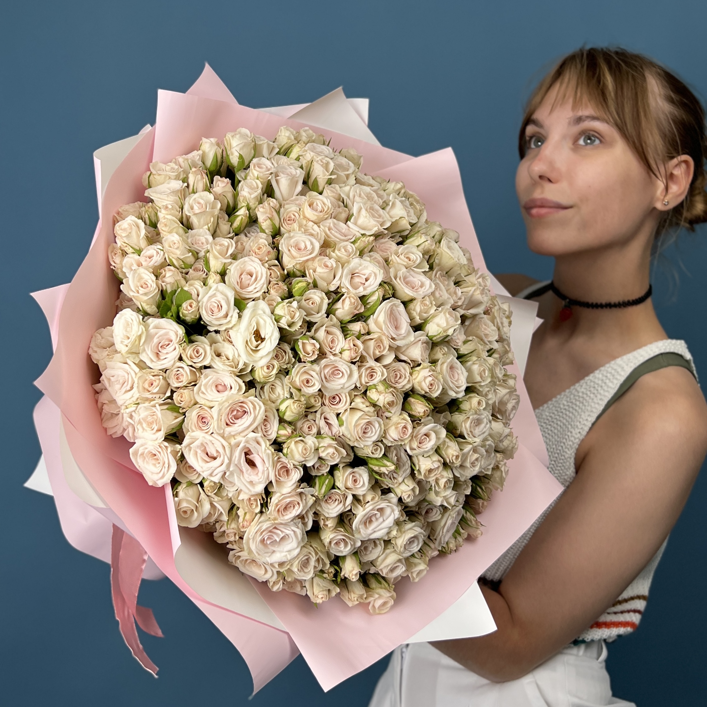 101 кустовая роза Роял Порцелина 40 см