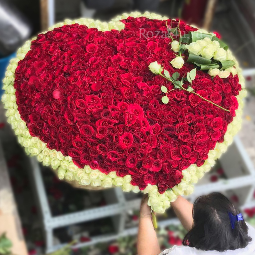 Купить свадебный букет из роз в форме сердца на свадьбу с доставкой по Москве и области