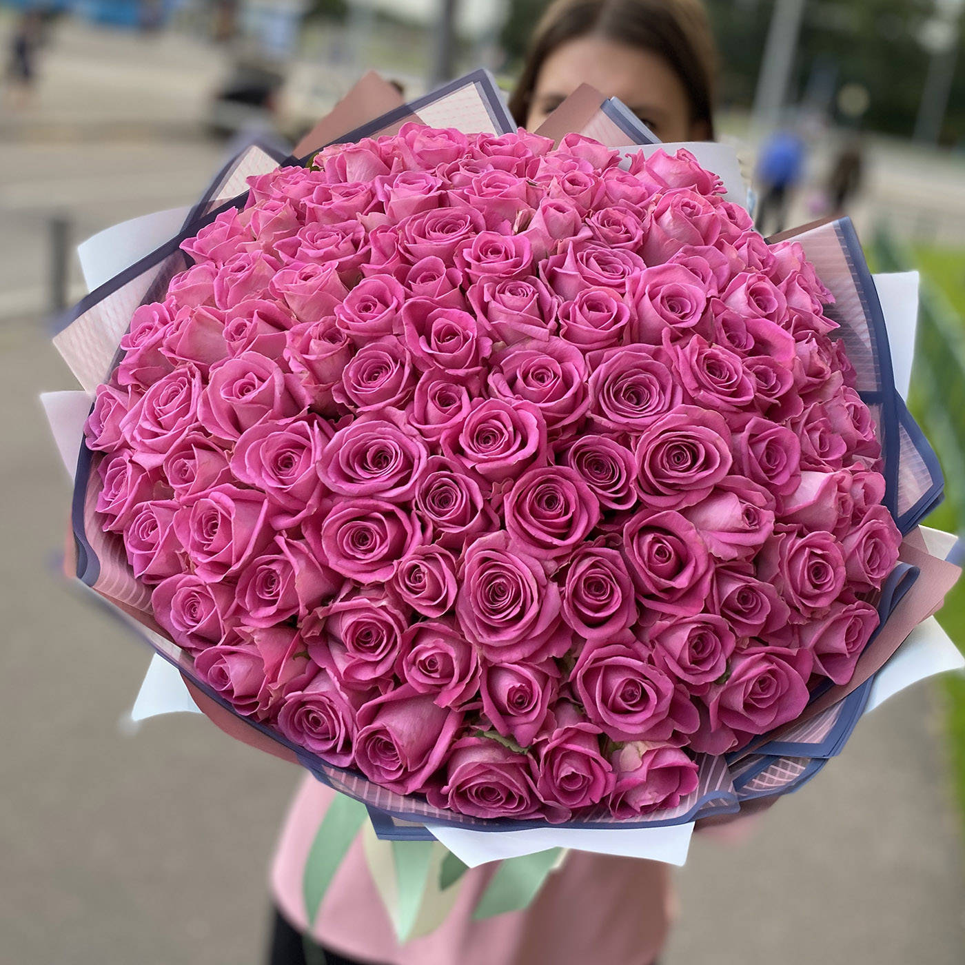 Розовые розы 101 штука