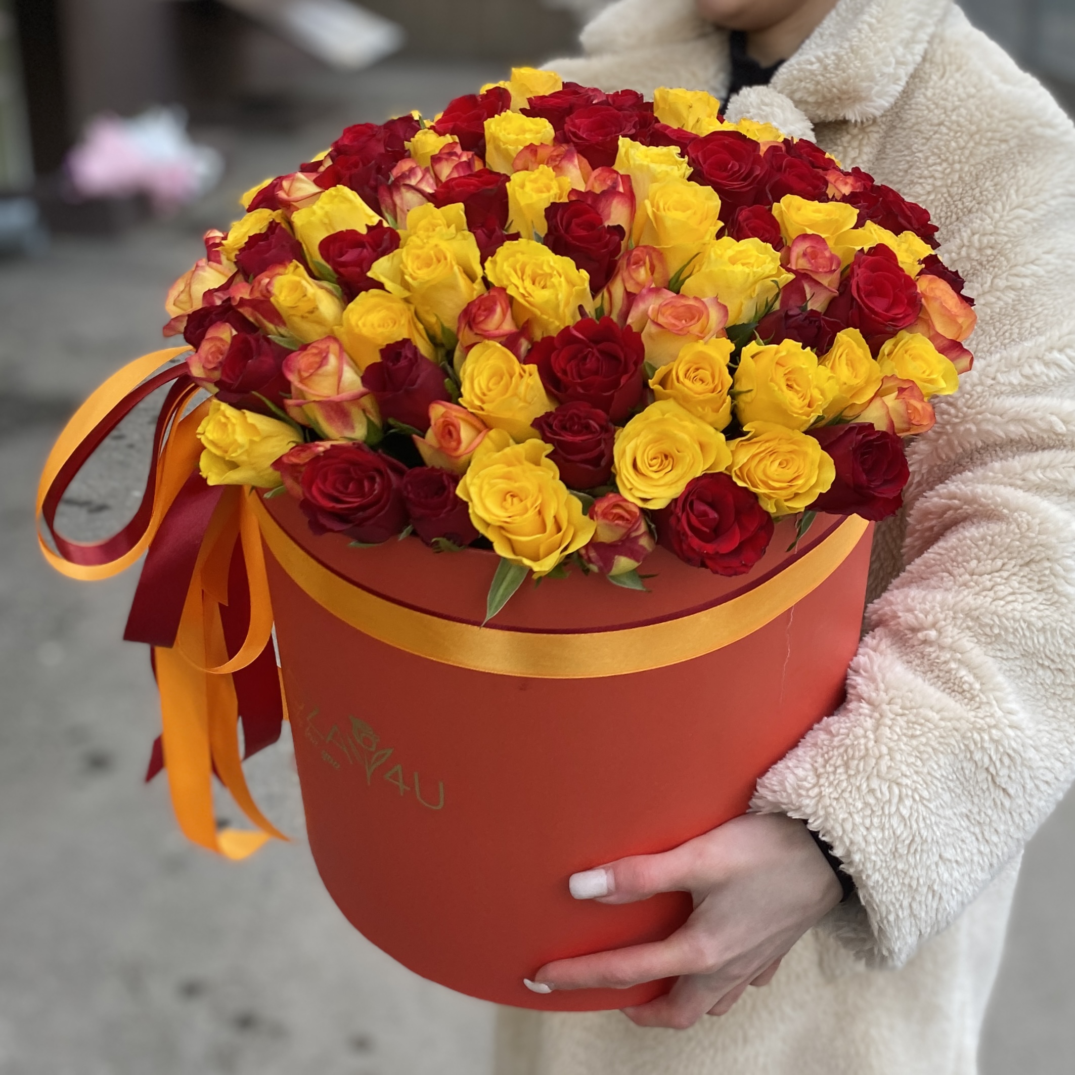 101 огненный микс роз в коробке