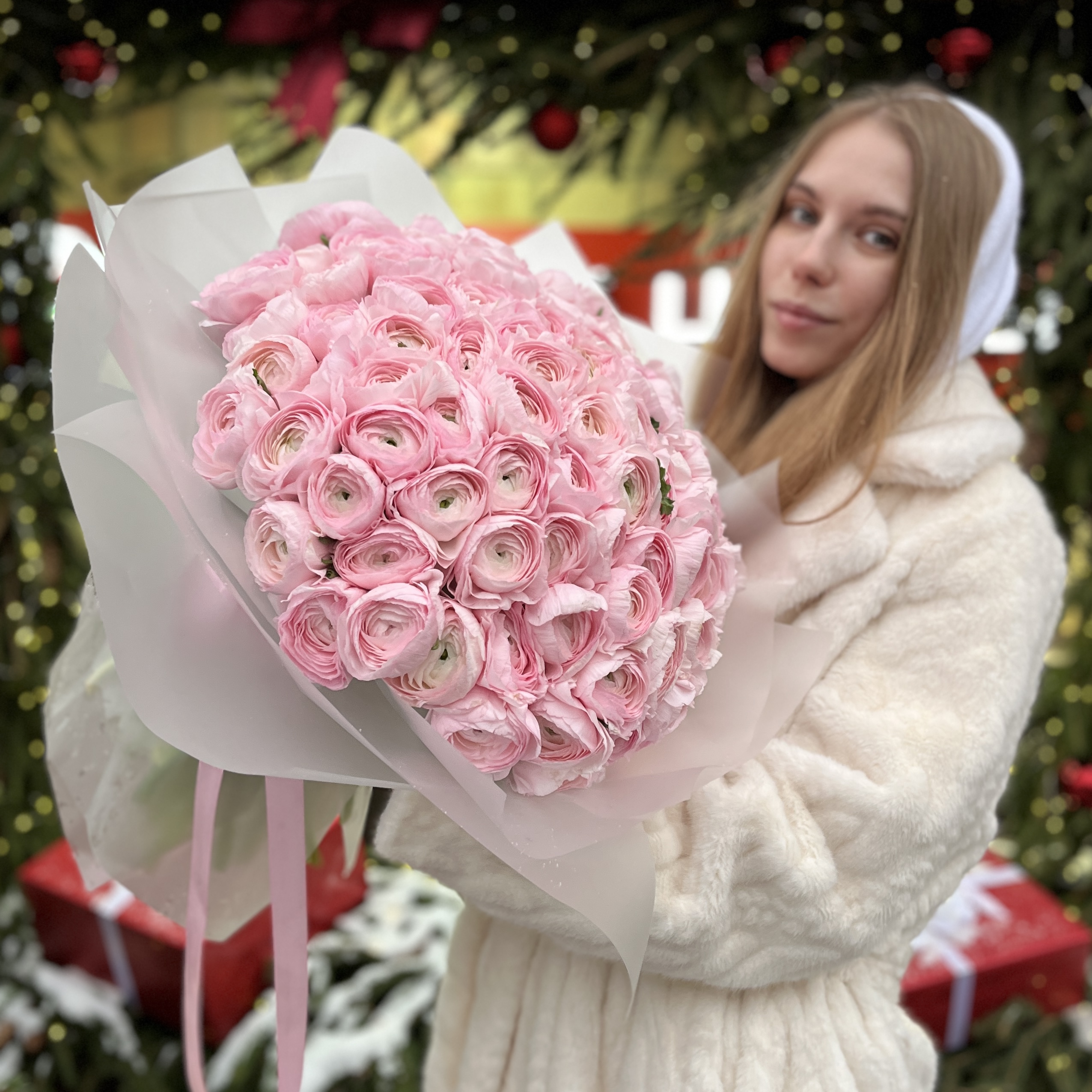 101 розовый ранункулюс