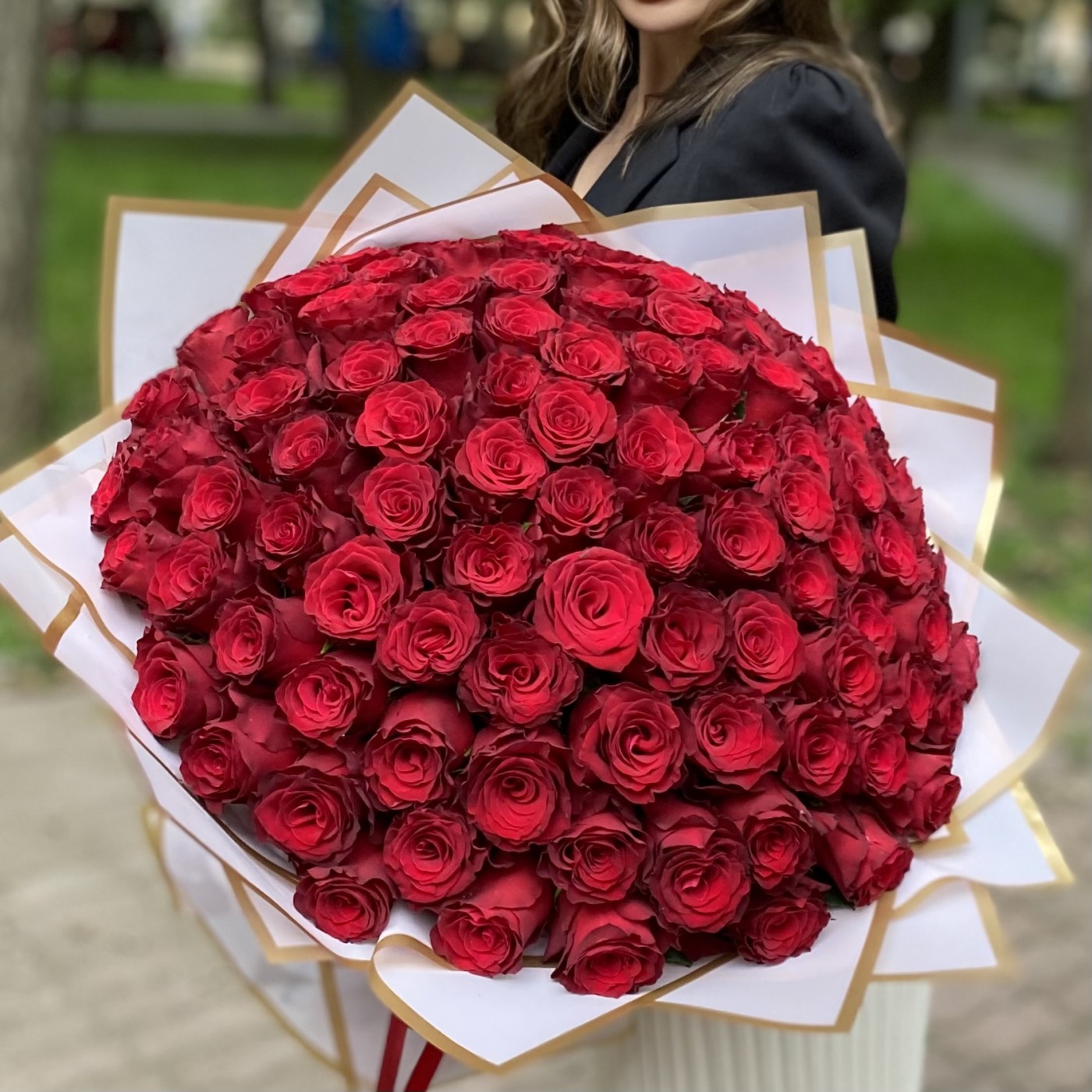 101 красная роза Родус 50 см