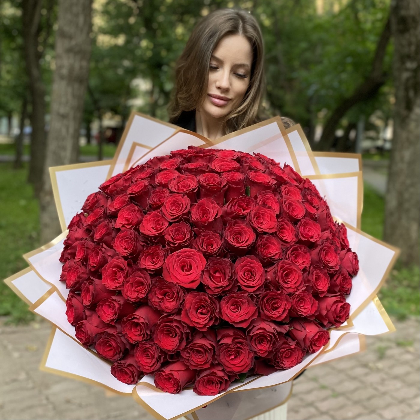 101 красная роза Родус 50 см
