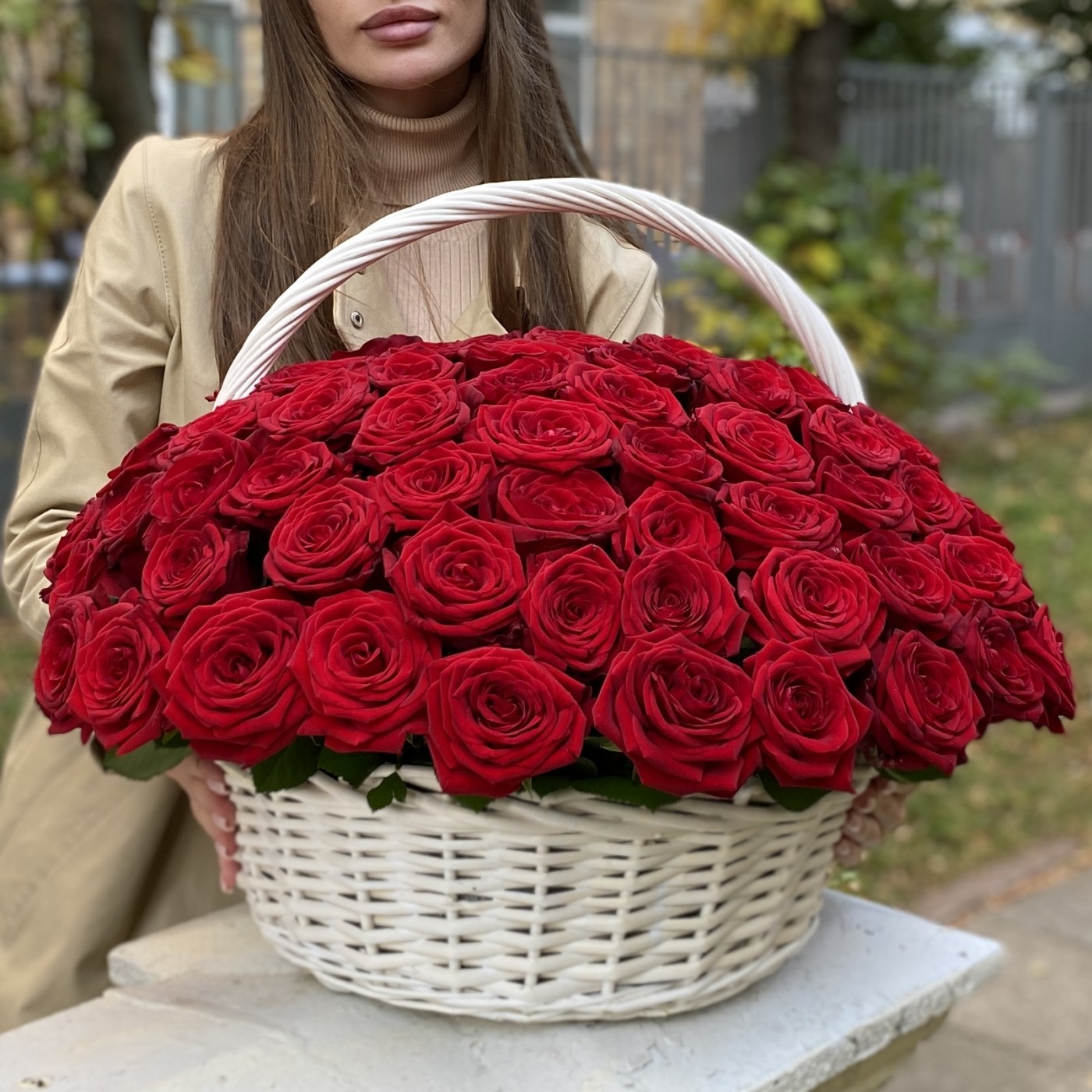 101 ароматная красная роза в корзине