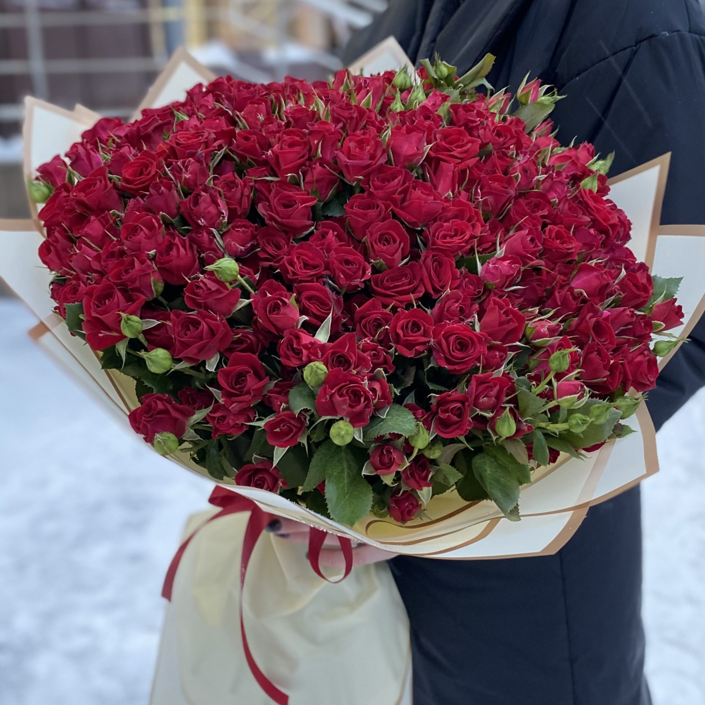 101 кустовая красная роза Рубикон 50 см