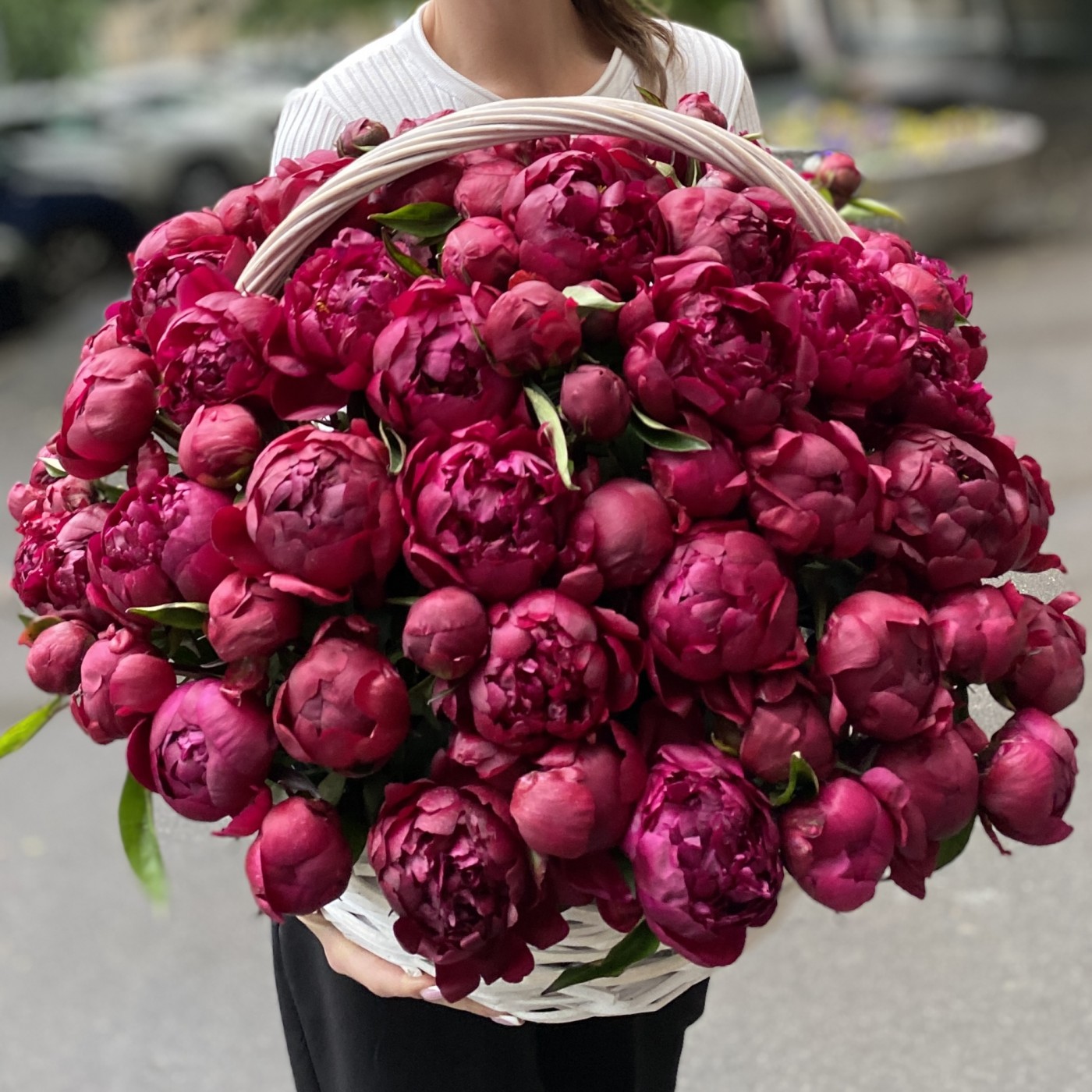 101 пион Канзас в корзине