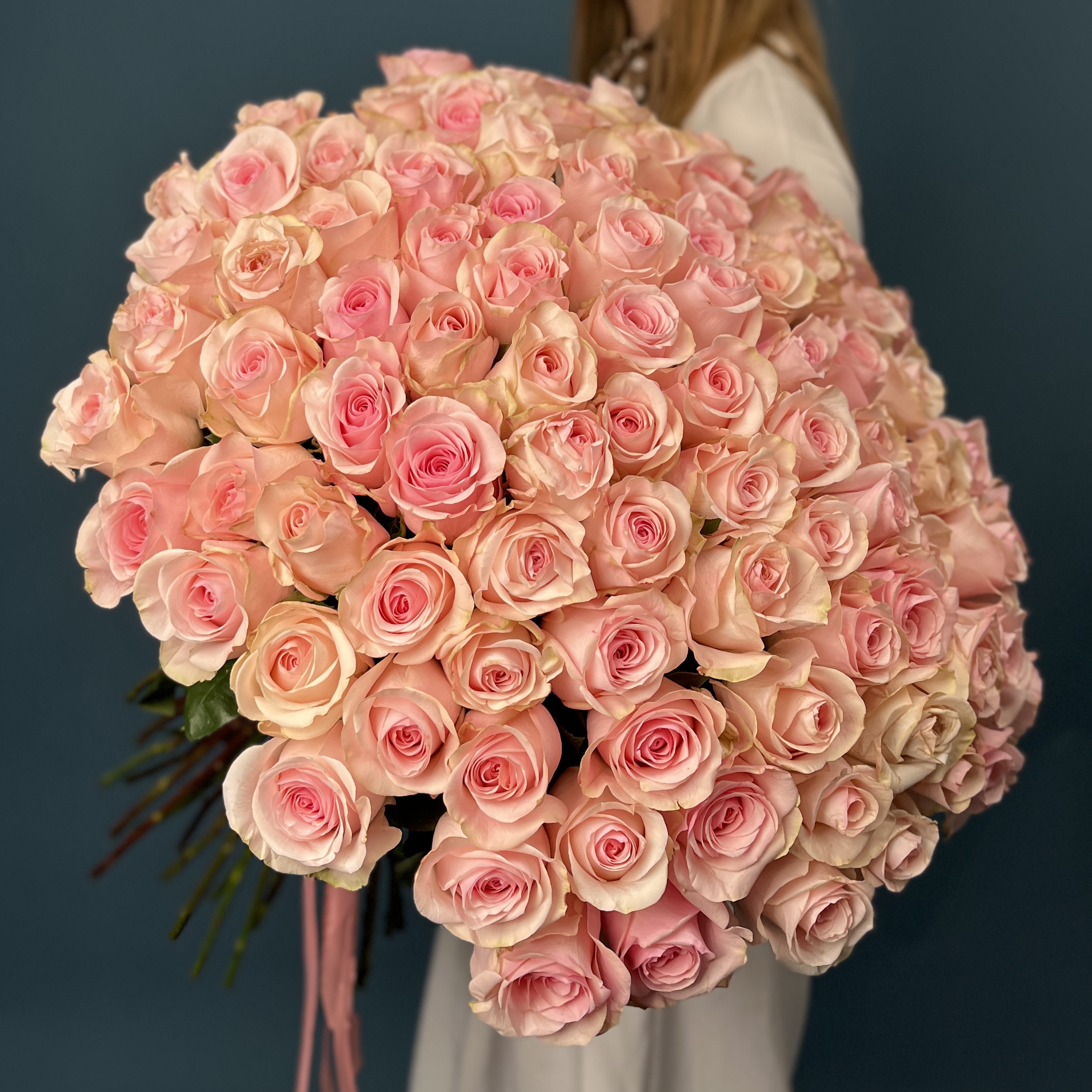 101 розовая роза Новия 60 см