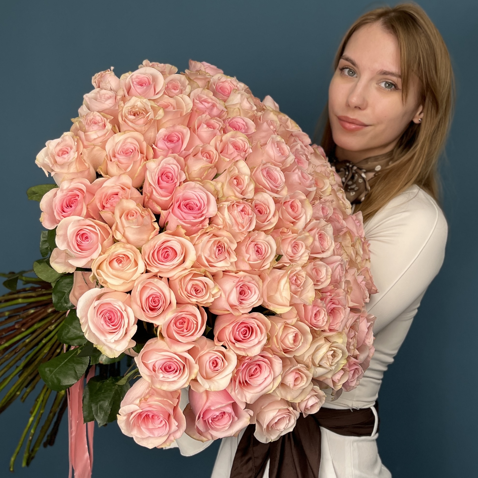 101 розовая роза Новия 60 см