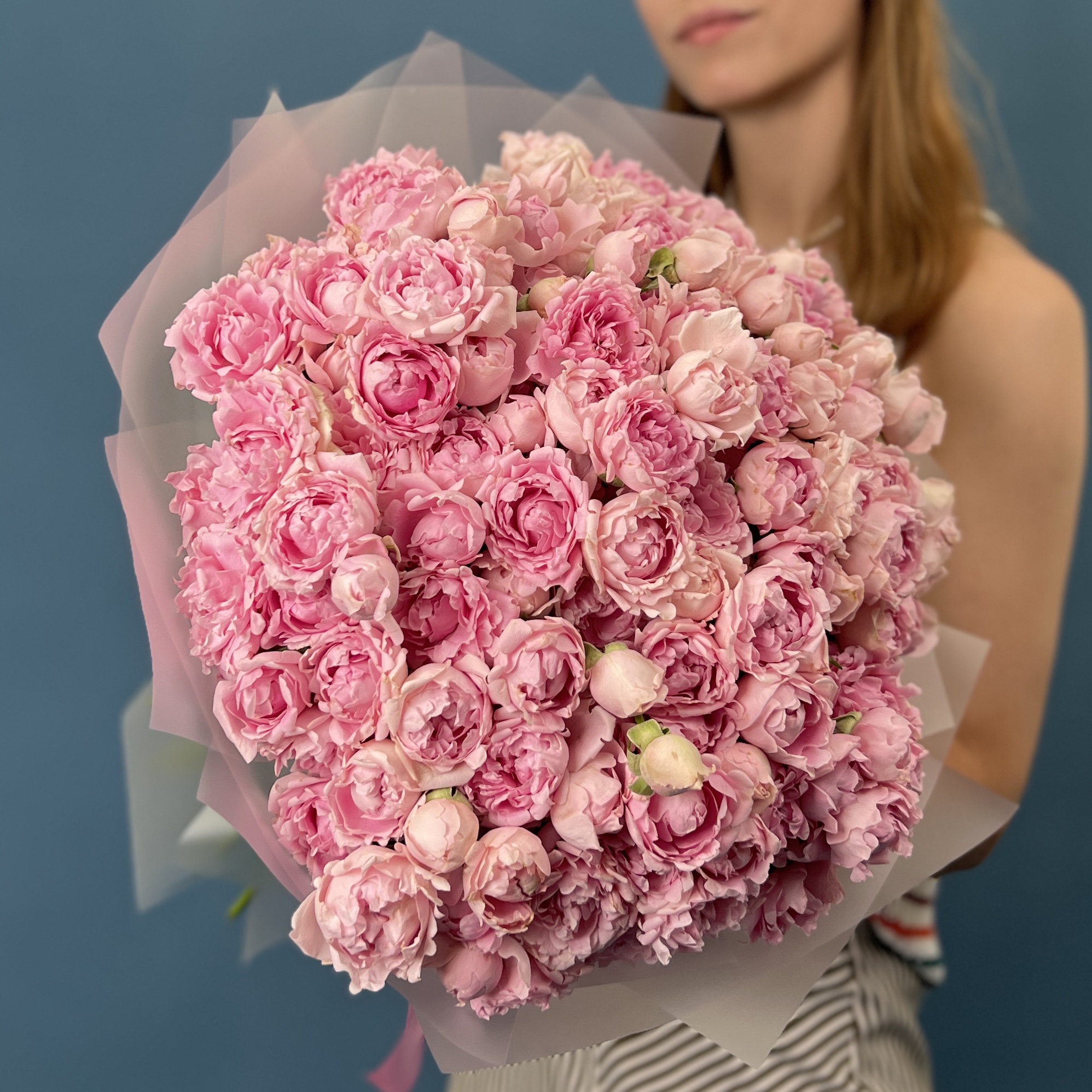 51 кустовая пионовидная роза Кэнди Флоу 40 см