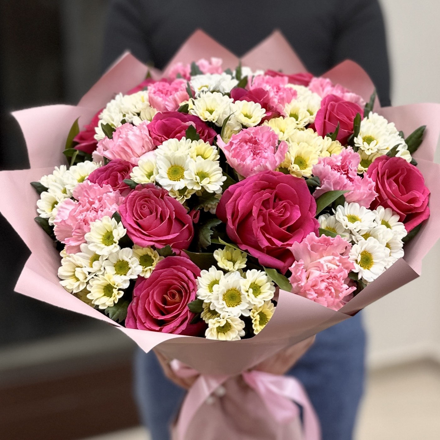 11 ароматных роз Пинк Флоид с гвоздиками