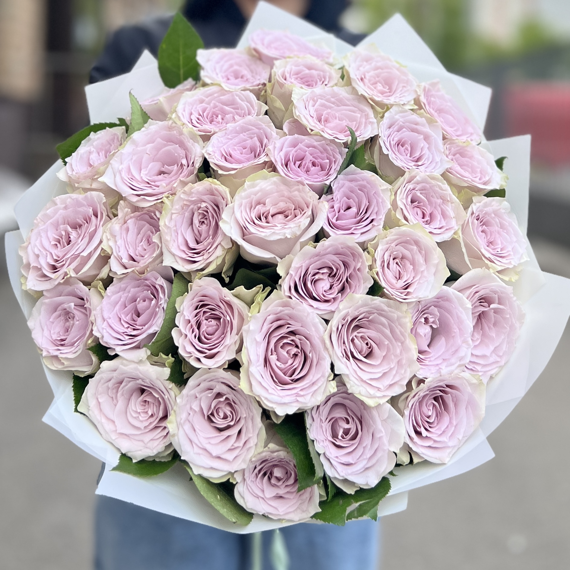 35 сиреневых роз Мемори Лейн 40 см