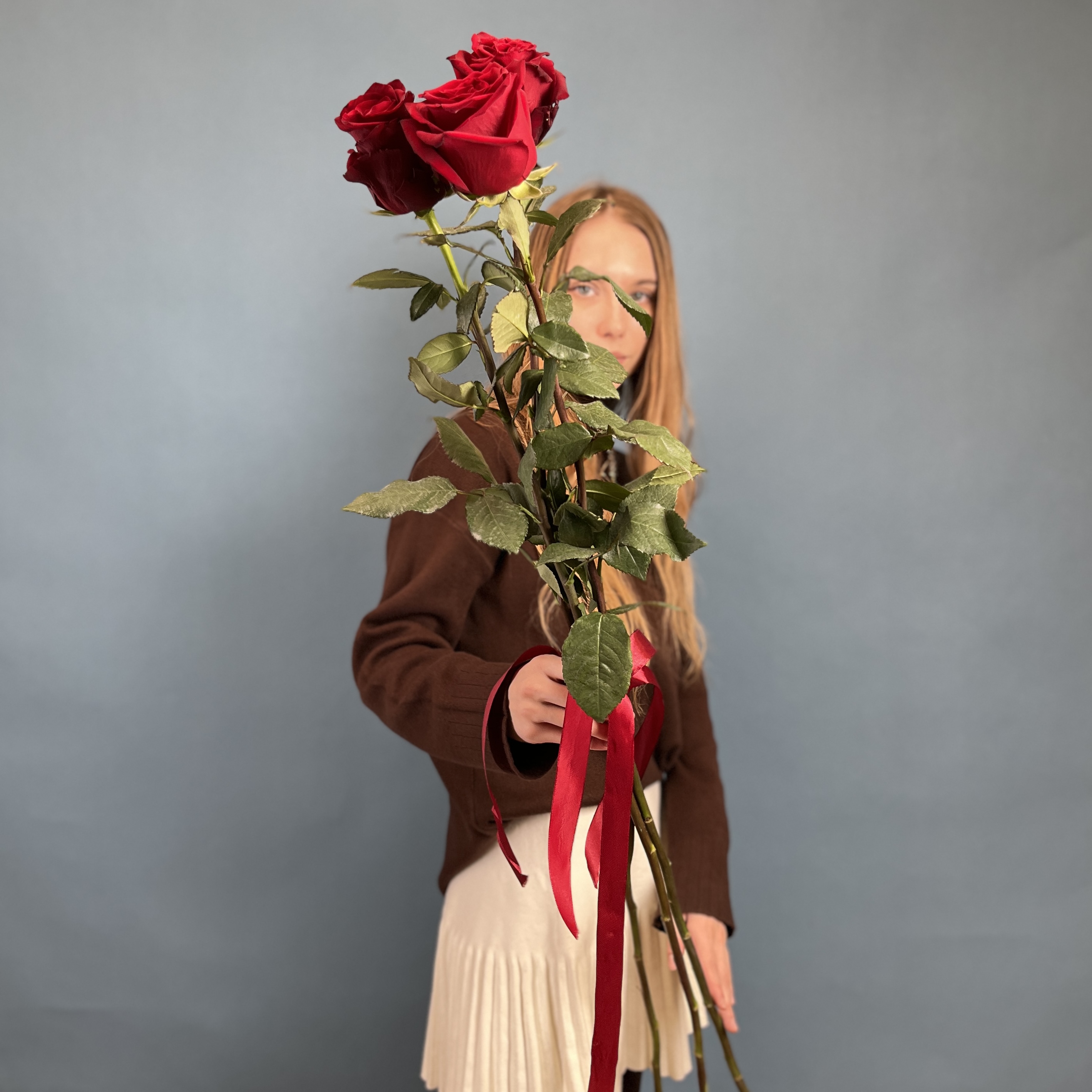 3 красные розы 120 см