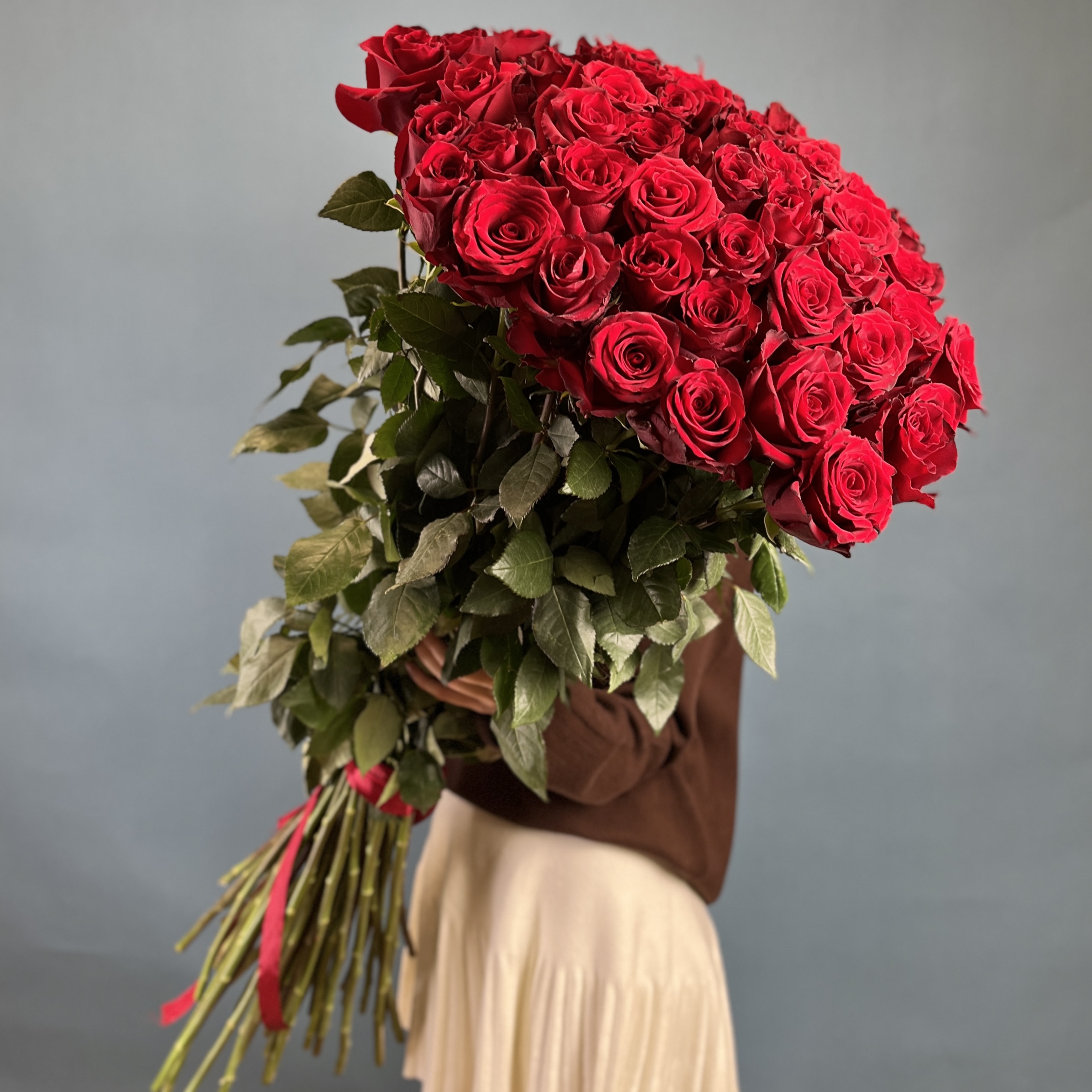 55 длинных красных роз 130 см
